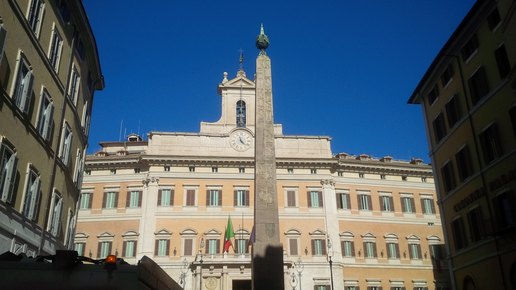 Una veduta di Montecitorio (©GBerger)